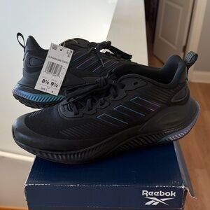 Brand new”UNISEX Reebok”(alphamagna guard)sneakers.Size-M-8,5,W-9,5.Color-black🖤
